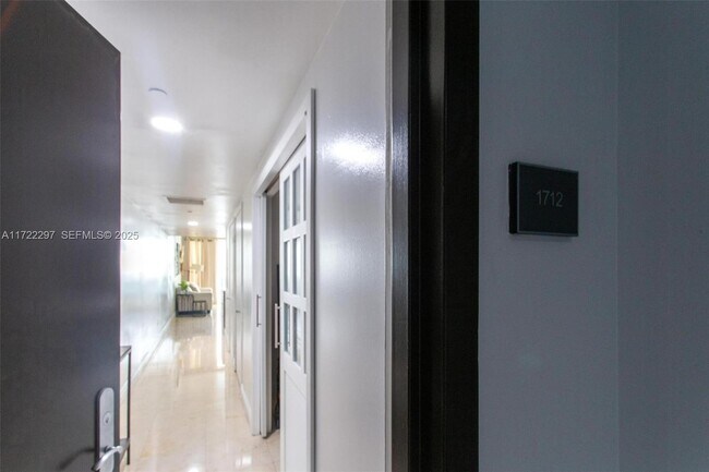 Building Photo - 1830 S Ocean Dr