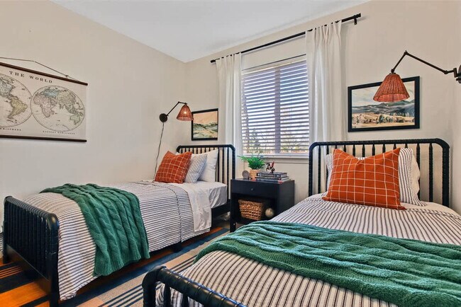 Building Photo - 14498 W Sedona Dr