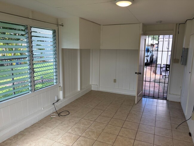 Building Photo - Wahiawa - California Ave - Studio Cottage ...