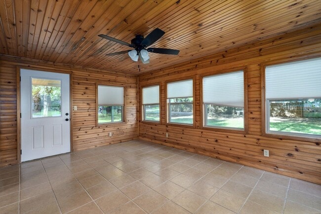 Building Photo - Charming 3 bedroom,  2 bathroom house for ...