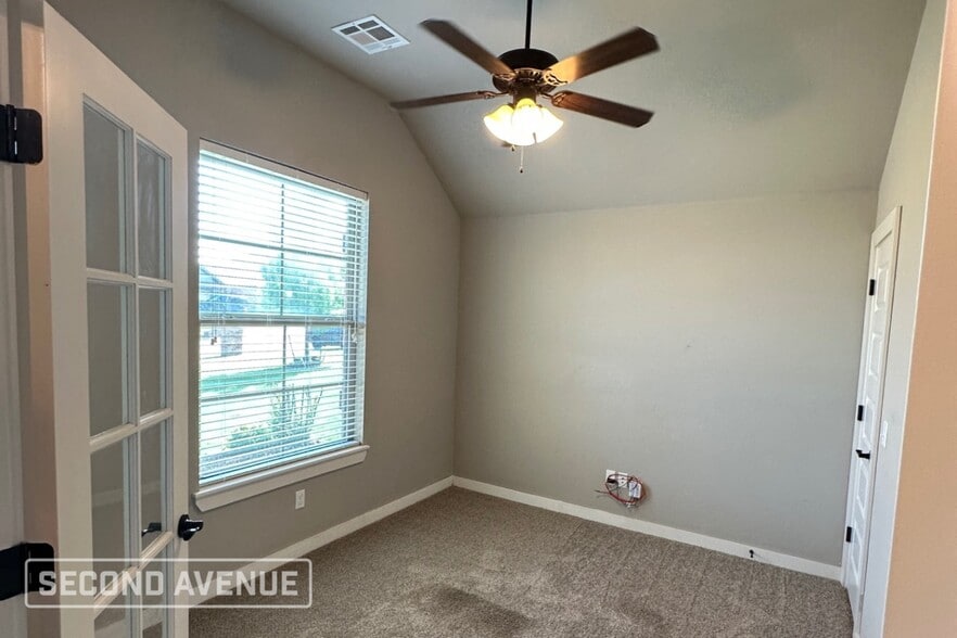 Building Photo - 6225 Oxnard St