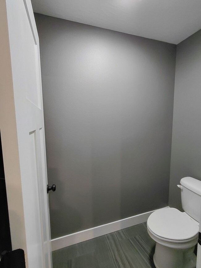 Building Photo - Beautiful home close to post