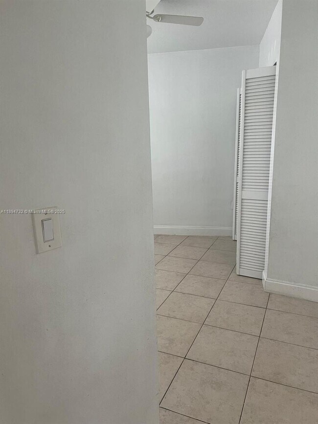 Building Photo - 1663 NE Miami Gardens Dr