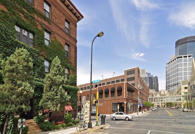 Building Photo - 1204 Harmon Pl