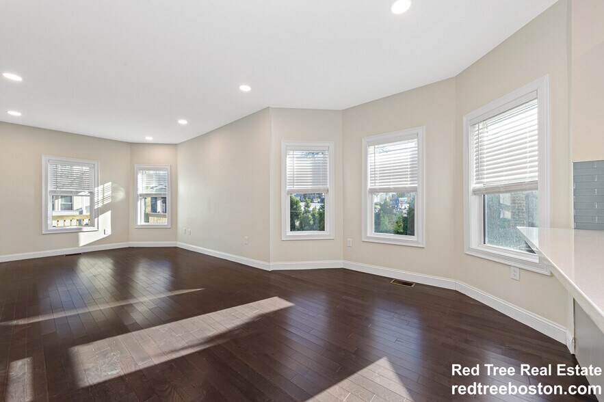 Building Photo - 62 Bradbury Ave