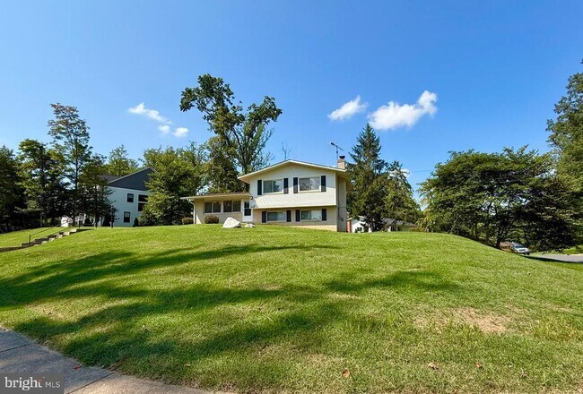 Building Photo - 7700 Glenister Dr