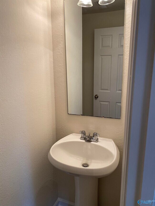 Building Photo - 3071 Lakeland Dr SW