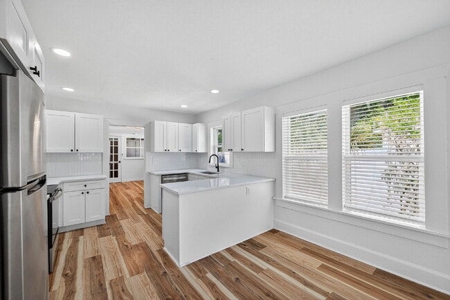 Building Photo - Fully Renovated 3 bedroom St. Pete Home | ...