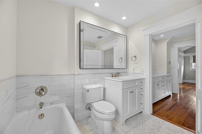 Building Photo - 3003 W Harbor View Ave