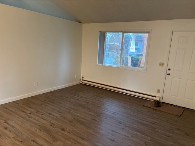 Building Photo - 5555/5545 Gill St