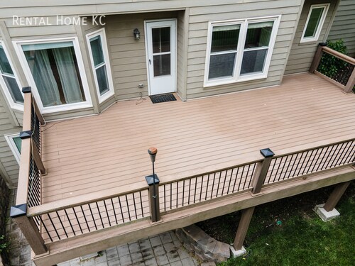 Building Photo - 10509 Ballentine-