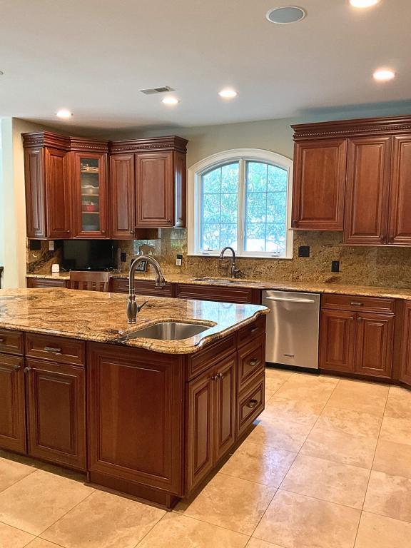 Building Photo - 664 Oxbow Dr