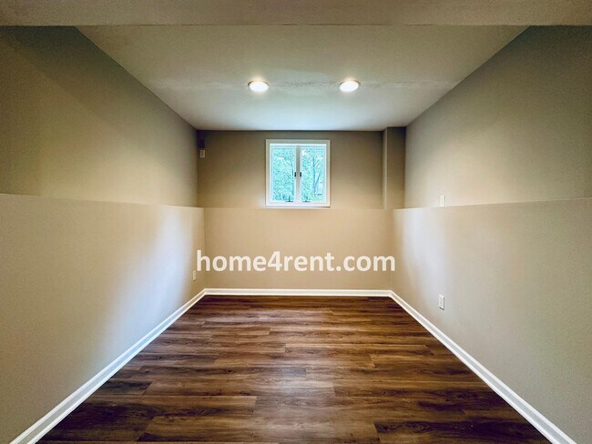 Building Photo - Blue Valley Schools, Granite Counters, Fin...