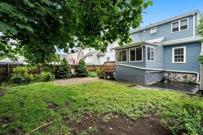 Building Photo - 51 Fairlawn St