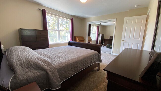 Building Photo - Gorgeous 3 Bedroom, 2 Bathroom Split Level...