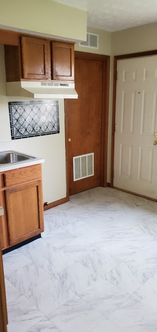 Building Photo - 2BDRM DUPLEX FOR RENT LORAIN, OHIO