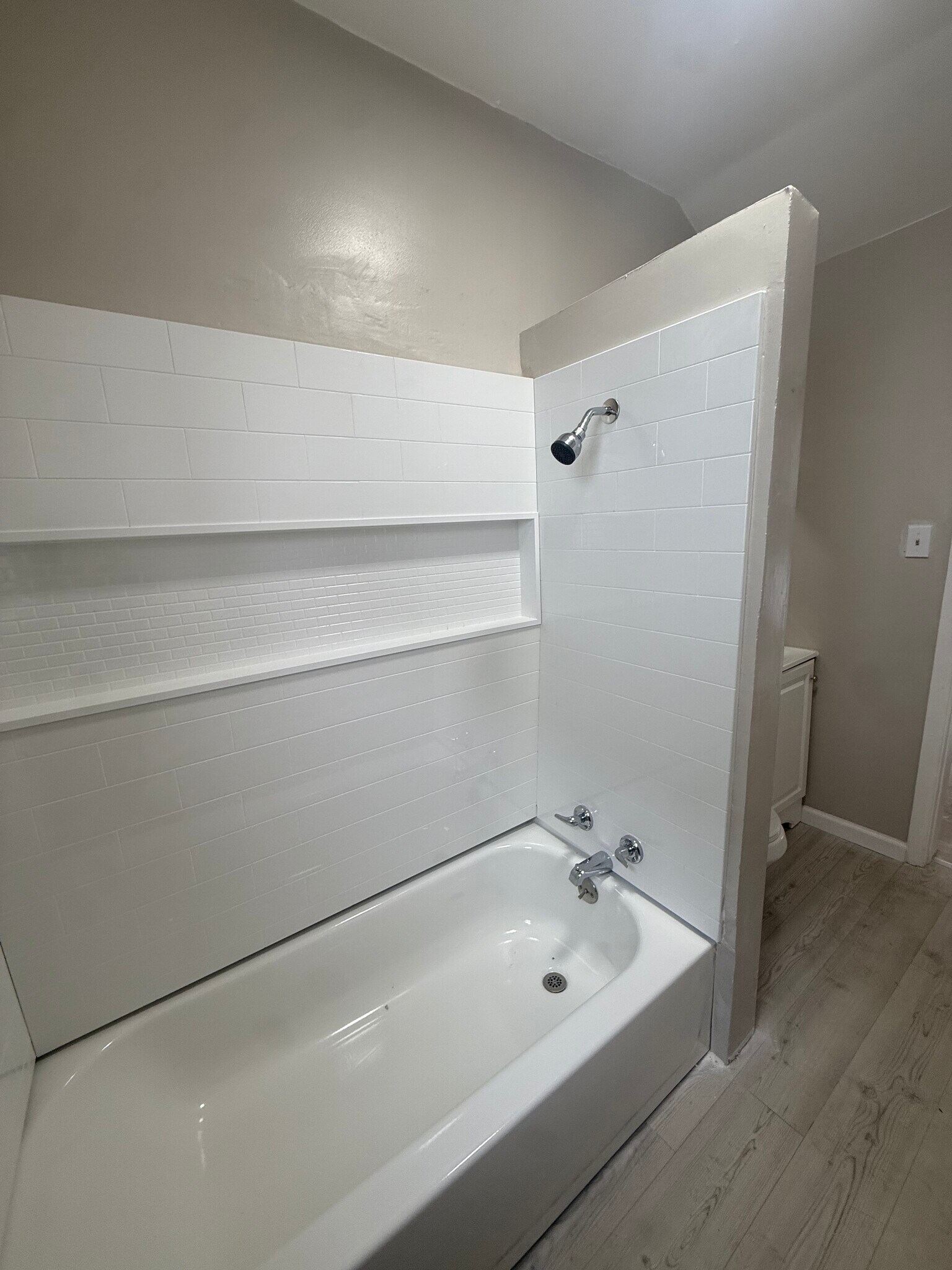 Building Photo - 6523 Lederer Ave