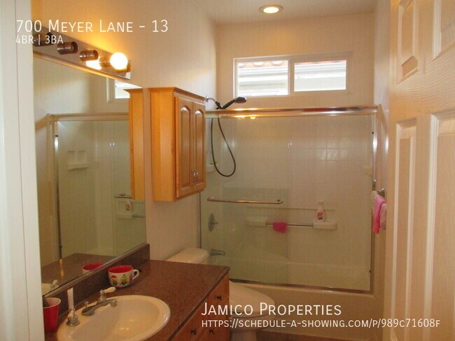 Building Photo - 700 Meyer Ln