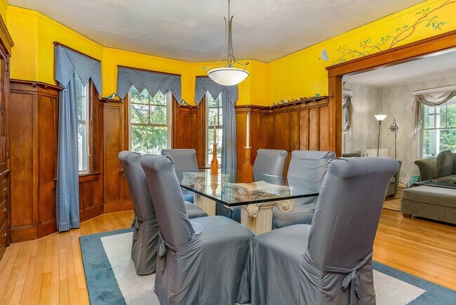 Building Photo - 160 Wibird St