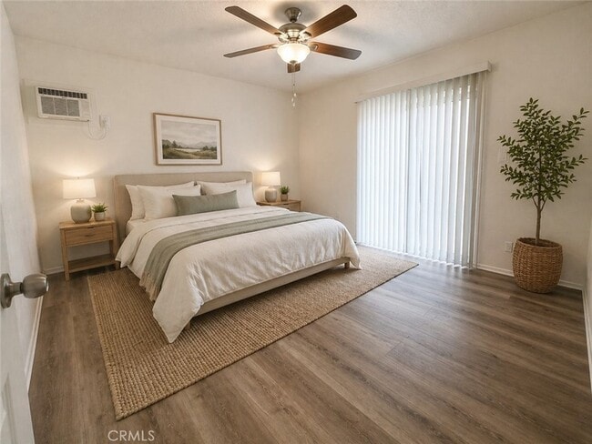 Building Photo - 685 E Vista Chino