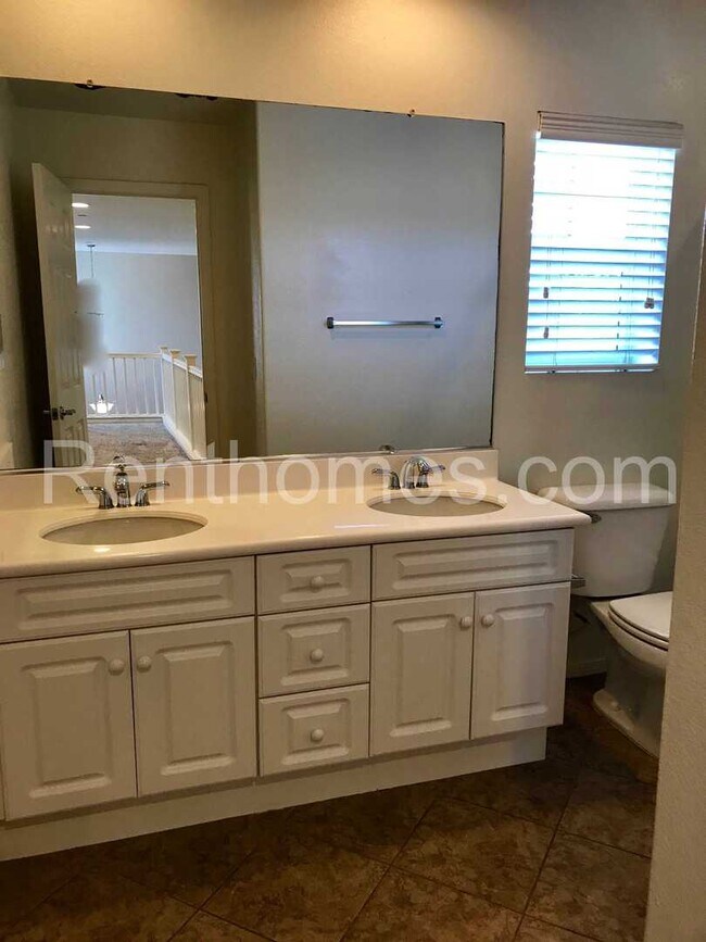 Building Photo - 5539 Alexandrine Ct