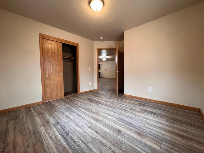 Building Photo - 1010