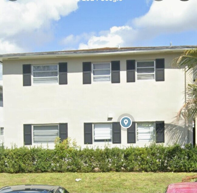Primary Photo - 2151 NE 168th St