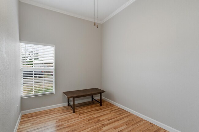 Building Photo - 1202 Gillis Ave