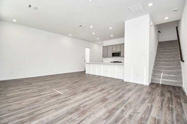 Building Photo - 5535 Holly Hvn Ct