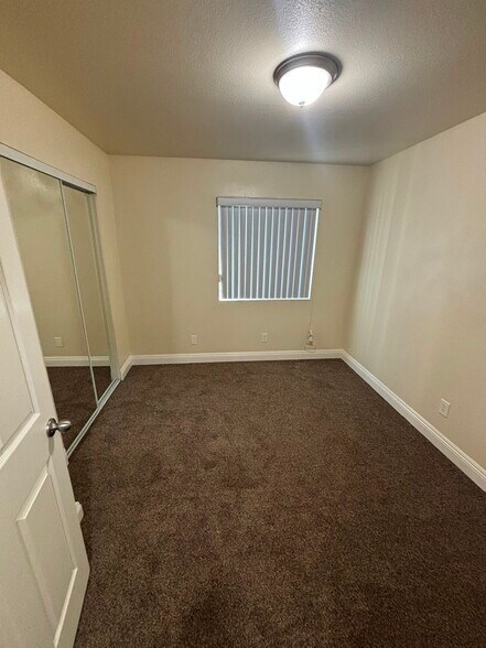 Building Photo - 834 1/2 E 77th St