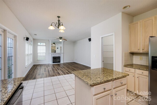Building Photo - 16017 Woodcote Dr