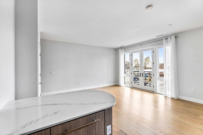 Building Photo - 10 Shipyard Dr