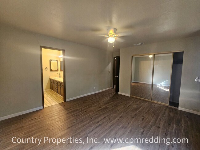 Building Photo - Spacious House with Landscaper Included Av...