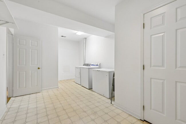 Building Photo - 11598 Overleigh Dr