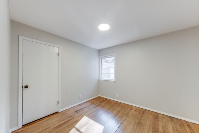 Building Photo - Fully remodeled 4 Bed / 2 bath ranch home