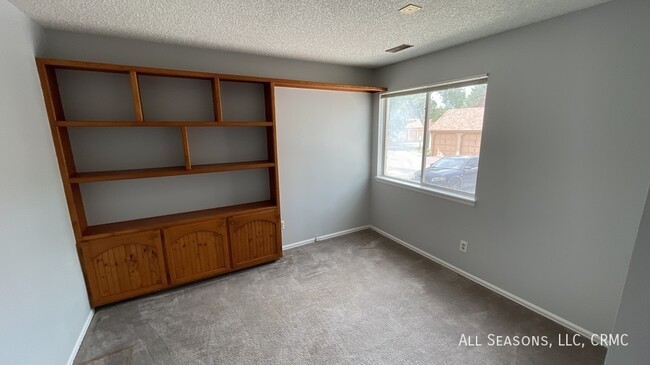 Building Photo - 914 Tenderfoot Hill Rd