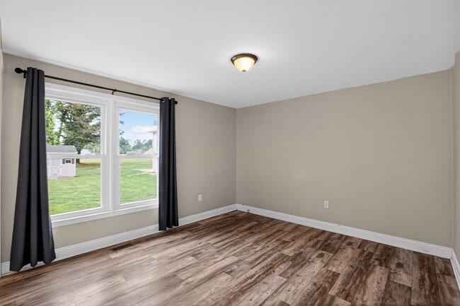 Building Photo - 915 Crystal Rock Rd