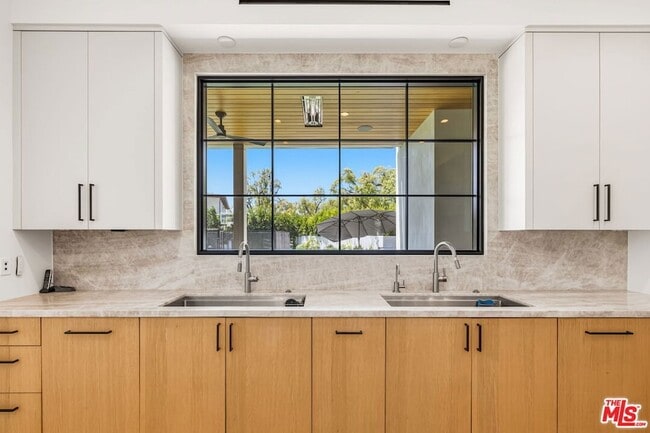 Building Photo - 9206 Monte Mar Dr
