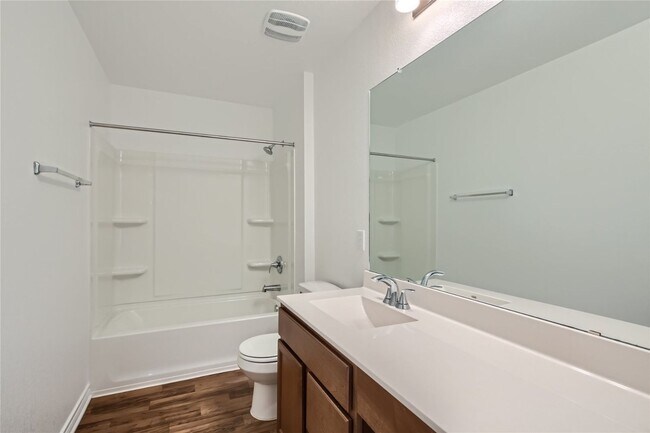 Building Photo - 4 bedrooms, loft, office, open floor plan ...