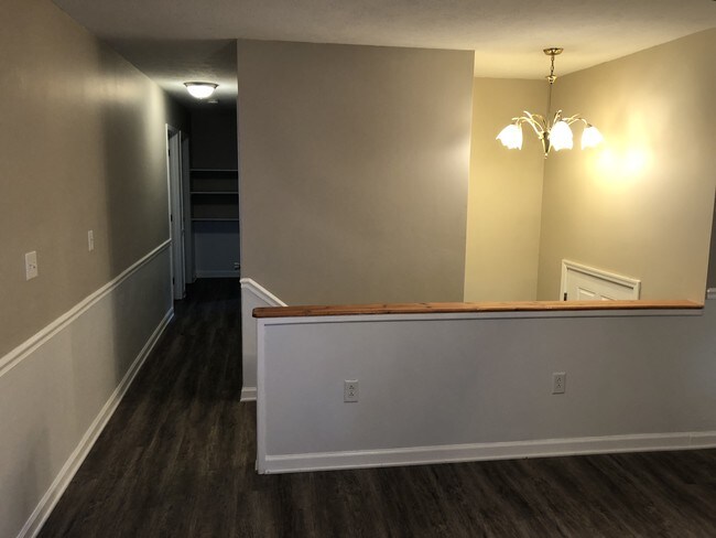 foyer & hallway - 3087 Meadowview Dr