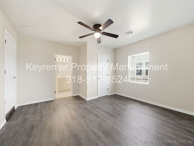 Building Photo - 4 Bedroom Home Available Mid July!!!!