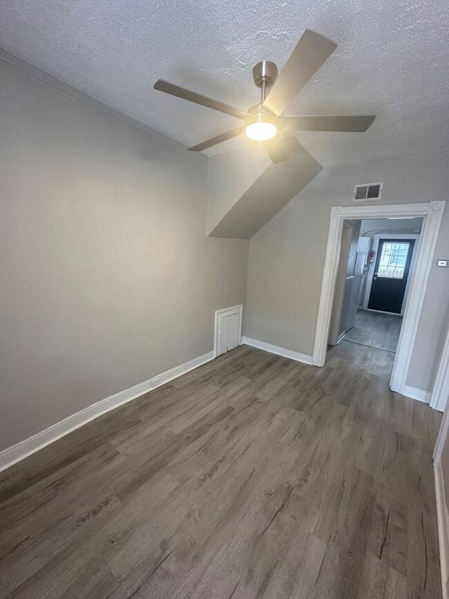 Building Photo - 22 S Plum St