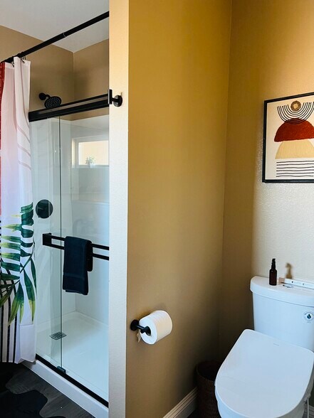 Walk-in shower - 332 Ledgewood Ln