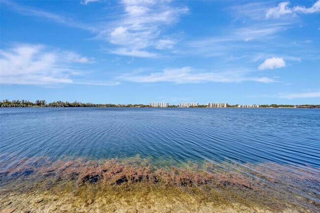 Building Photo - 117 Lake Emerald Dr