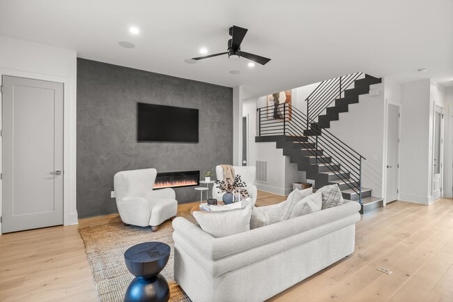 Building Photo - 601 S 9th St