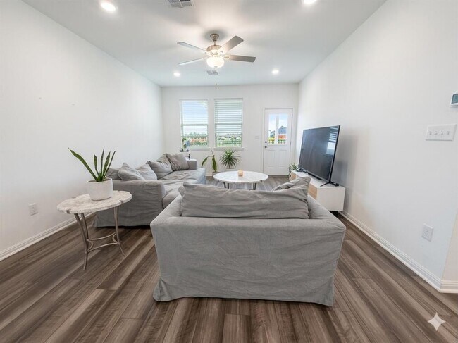 Building Photo - 144 Lime St