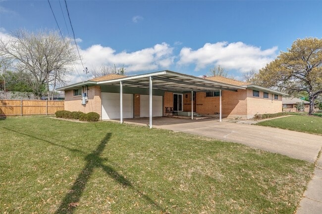 Building Photo - 401 Daisy Dr