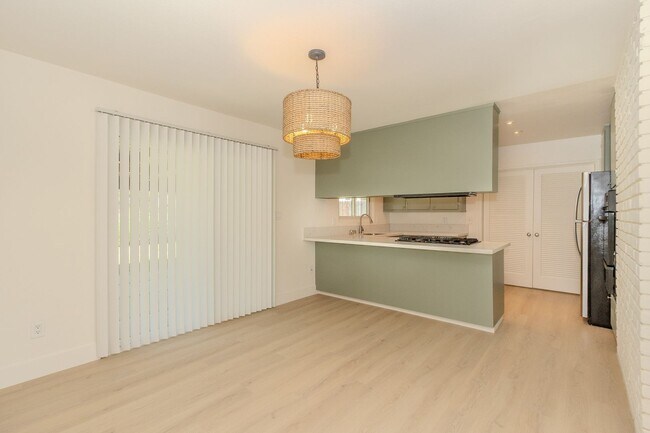 Building Photo - Refreshed Spacious 3 Bed/2 Bath Home in La Mesa!