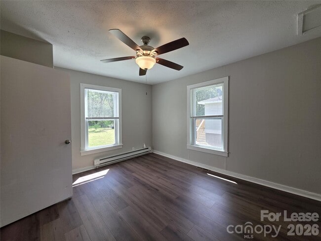 Building Photo - 337 Fox St SW