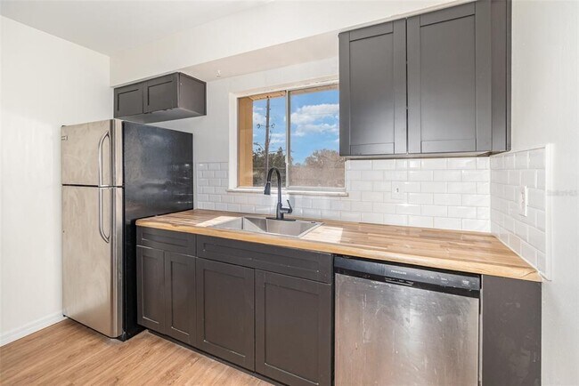 Building Photo - 1000 Lake of the Woods Blvd